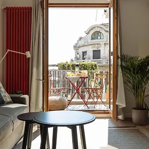 https://sunny-2br-flat-old-town-view.bucharesthotelsnow.com